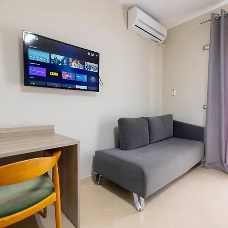 Sunflower Apartment *